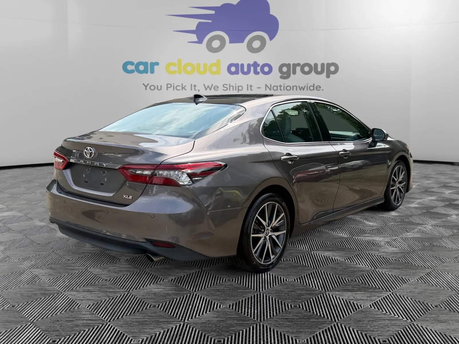 Used 2023 Toyota Camry XLE w/ Navigation Package FWD image 5