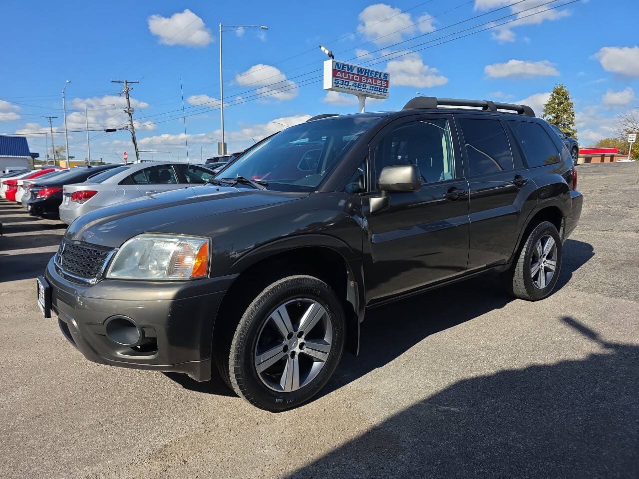 Used 2010 Mitsubishi Endeavor SE FWD image 2