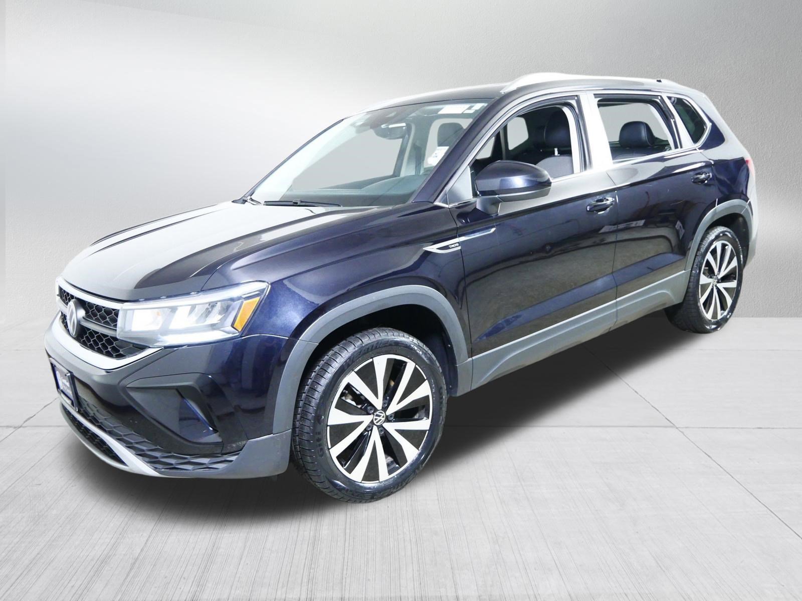 Certified 2023 Volkswagen Taos SE w/ Panoramic Sunroof Package image 3