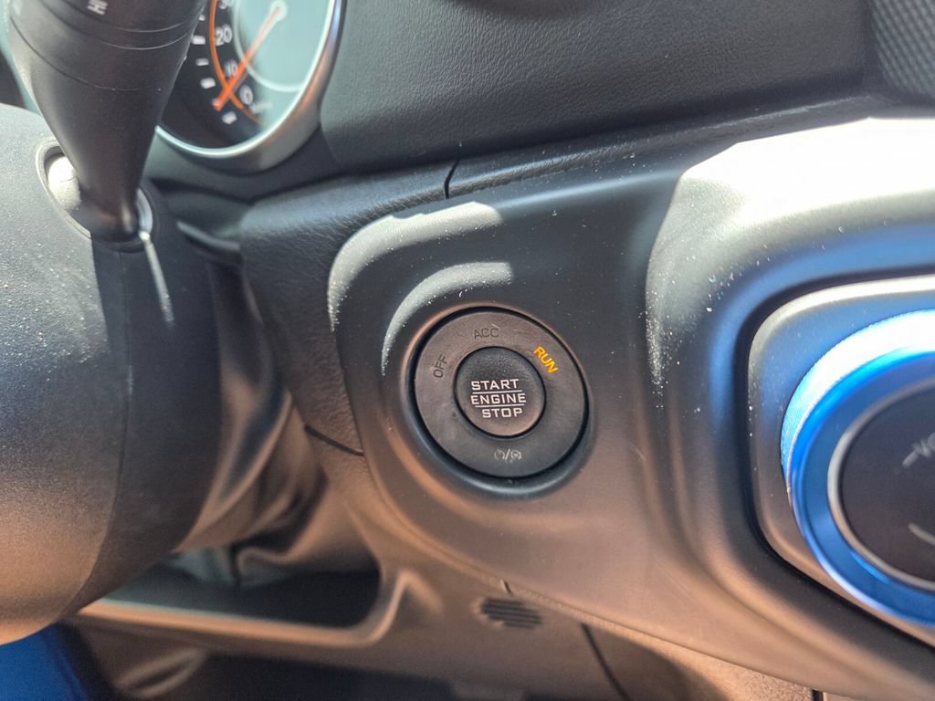 Used 2022 Jeep Wrangler Unlimited Sahara w/ LED Lighting Group AWD/4WD image 28
