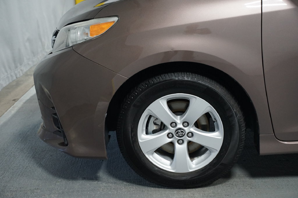 Certified 2020 Toyota Sienna LE FWD image 5