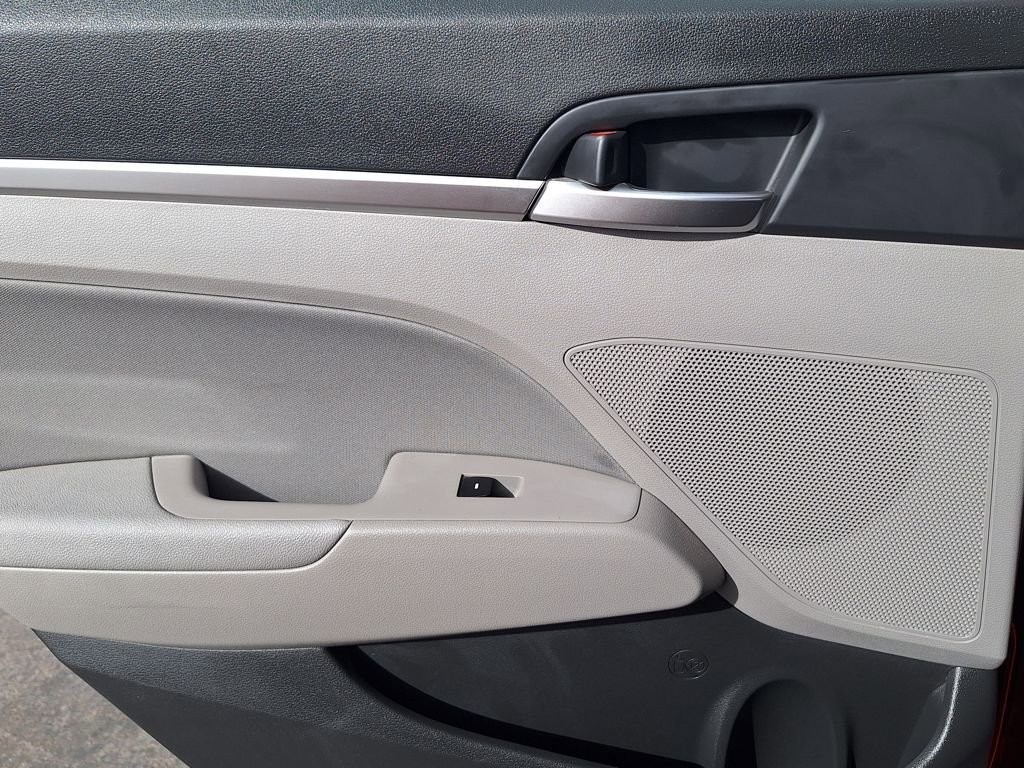 Used 2020 Hyundai Elantra SEL image 12