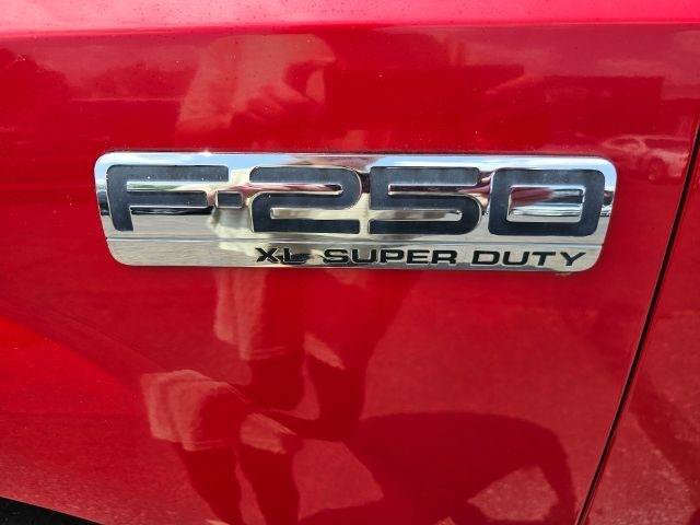 Used 2005 Ford F250 XL RWD image 24