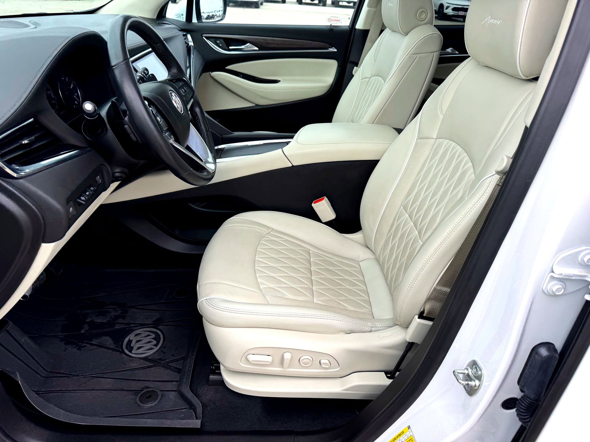 Used 2024 Buick Enclave Avenir w/ Avenir Technology Package image 12