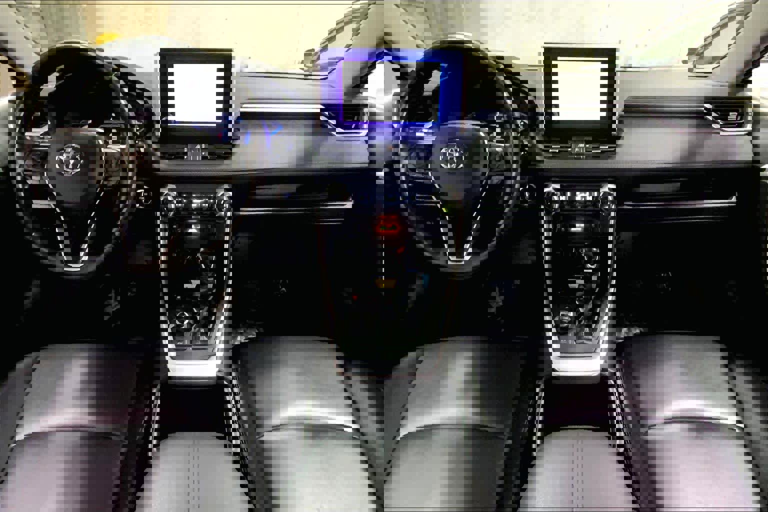 Used 2023 Toyota RAV4 XLE Premium image 15