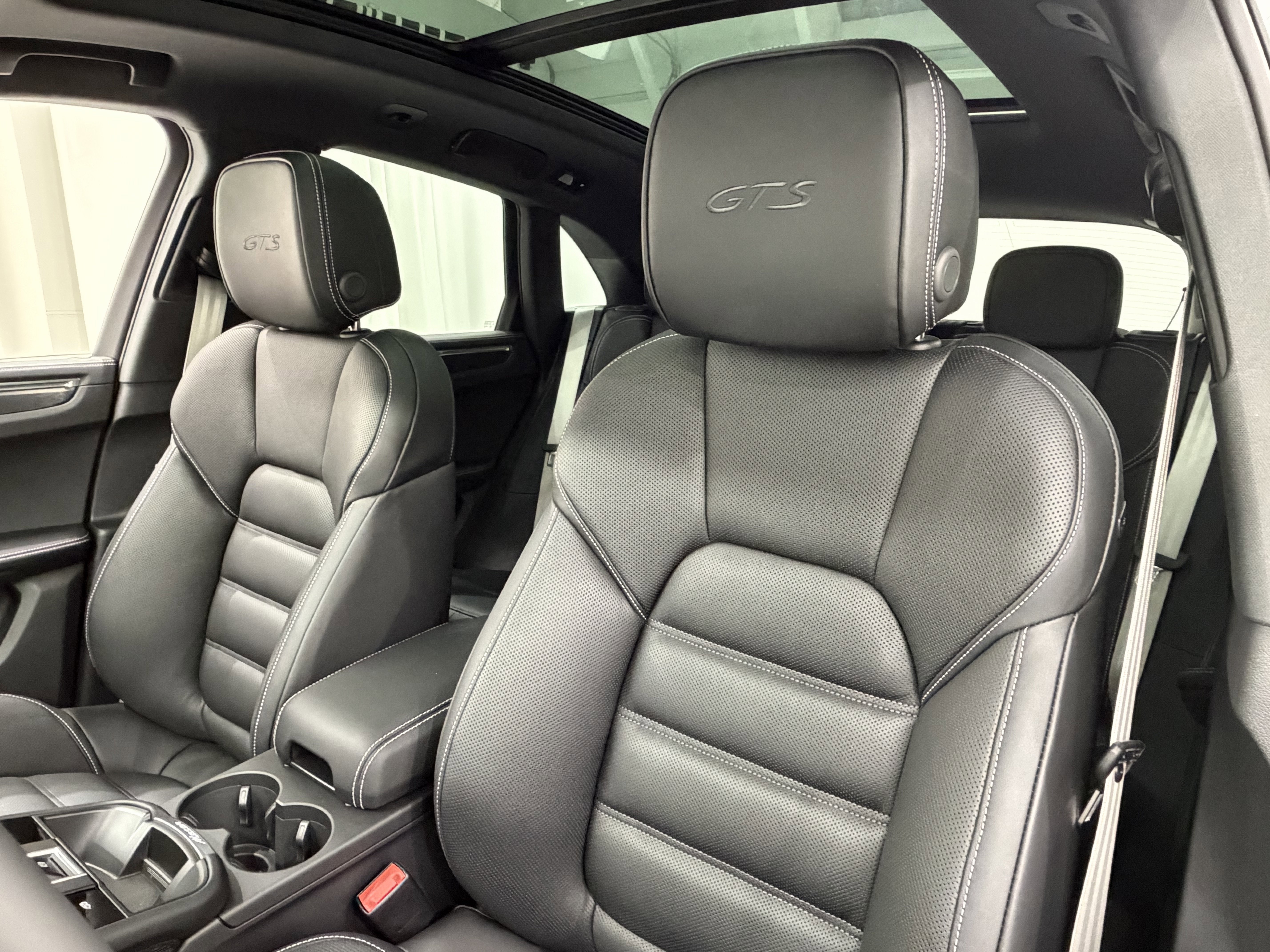 New 2026 Porsche Macan GTS image 5