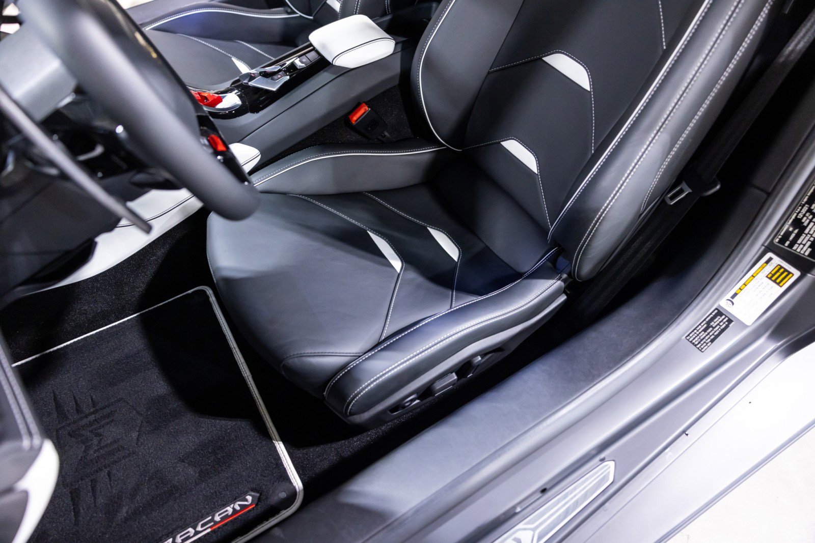 Used 2022 Lamborghini Huracan EVO image 32