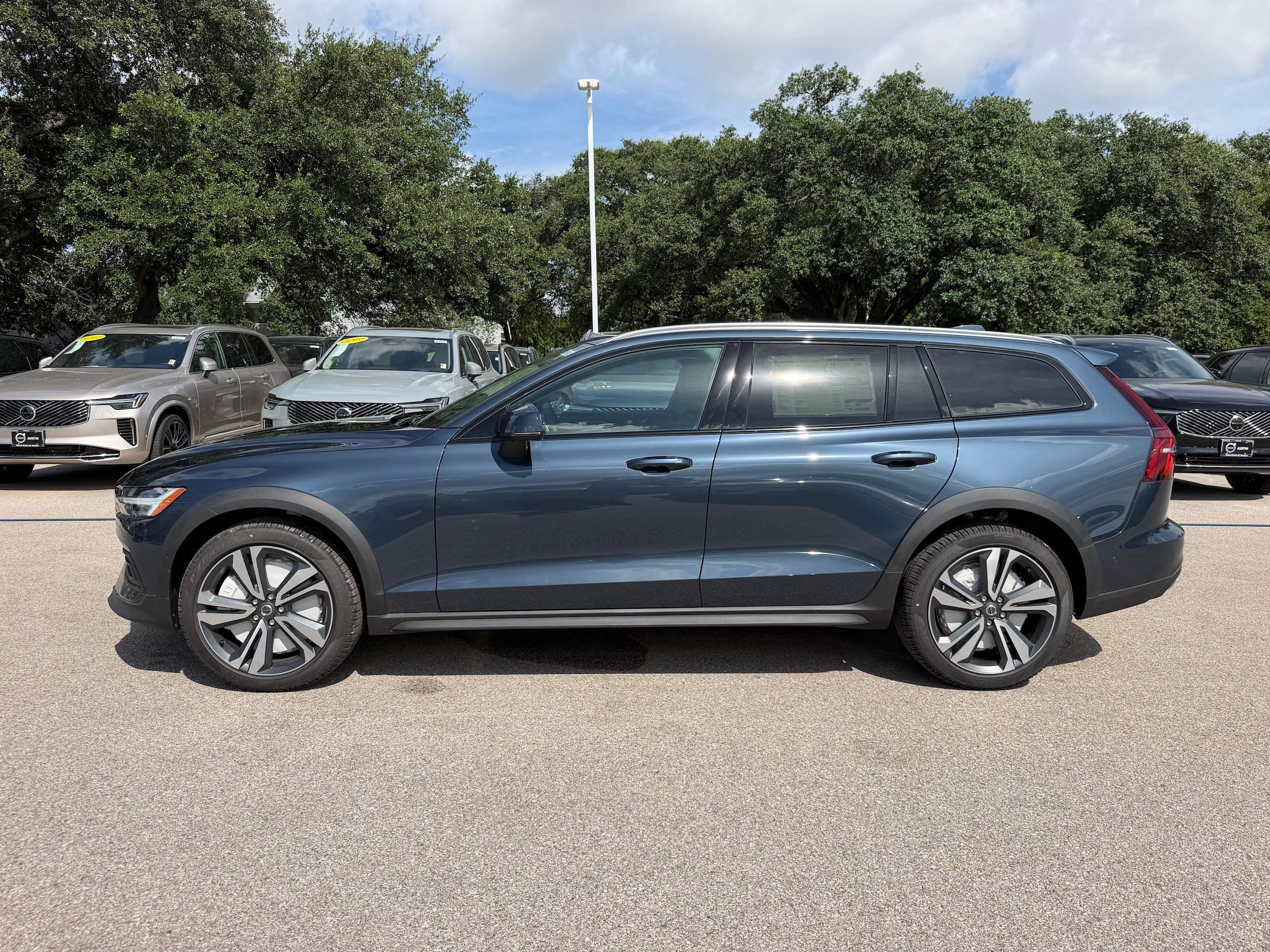 New 2026 Volvo V60 B5 Cross Country Plus w/ Climate Package AWD/4WD image 3