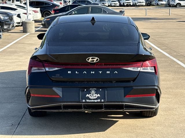 Used 2025 Hyundai Elantra SEL FWD image 5