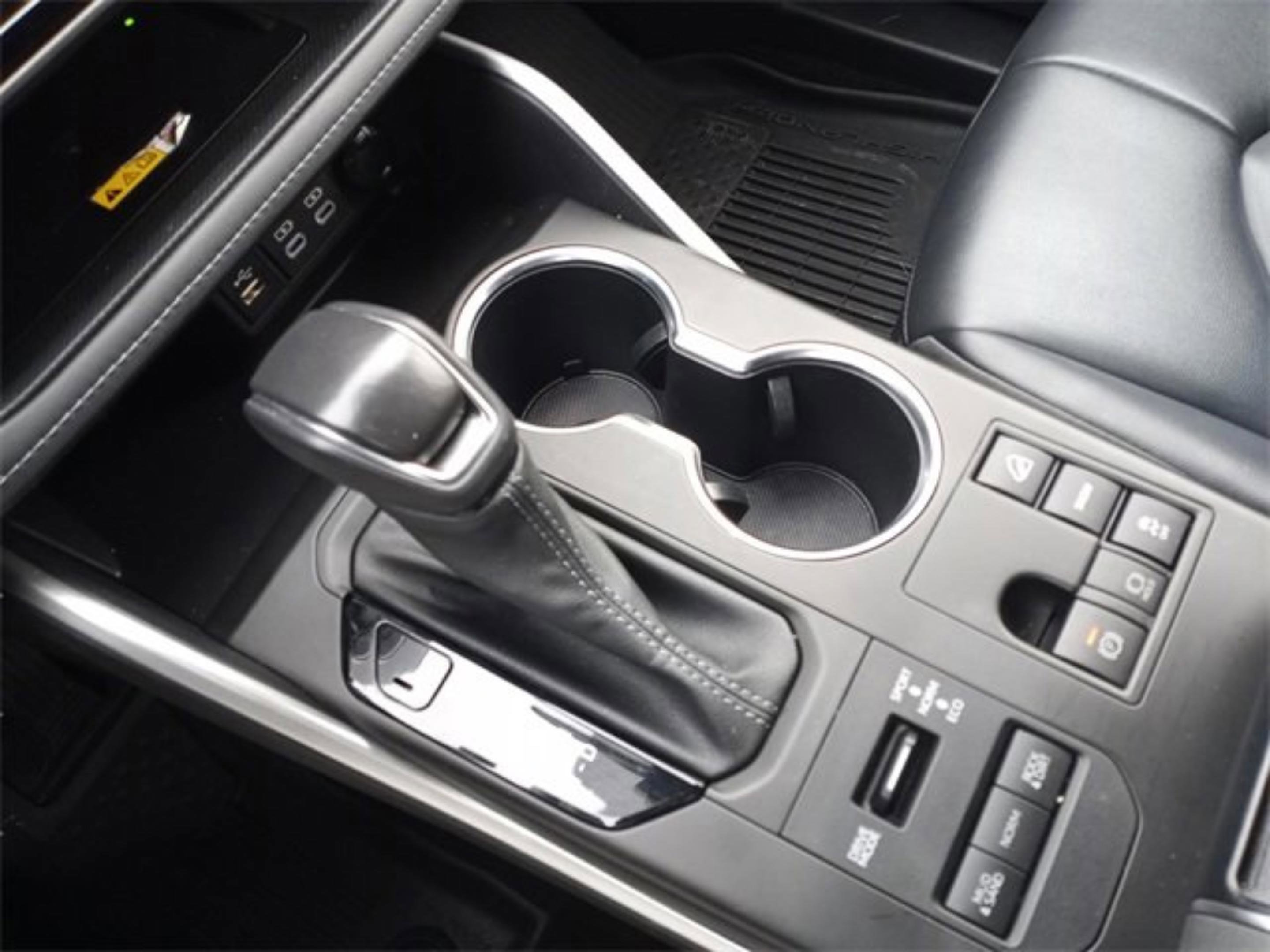 Used 2023 Toyota Highlander XLE AWD/4WD image 22