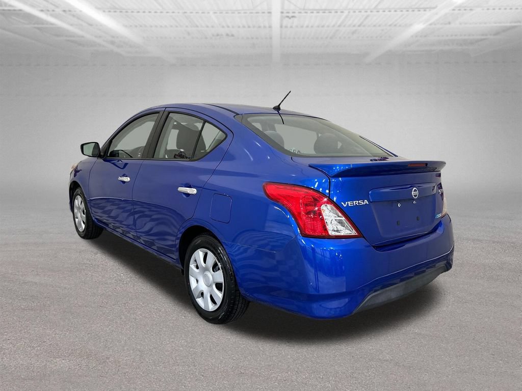 Used 2016 Nissan Versa SV FWD image 3