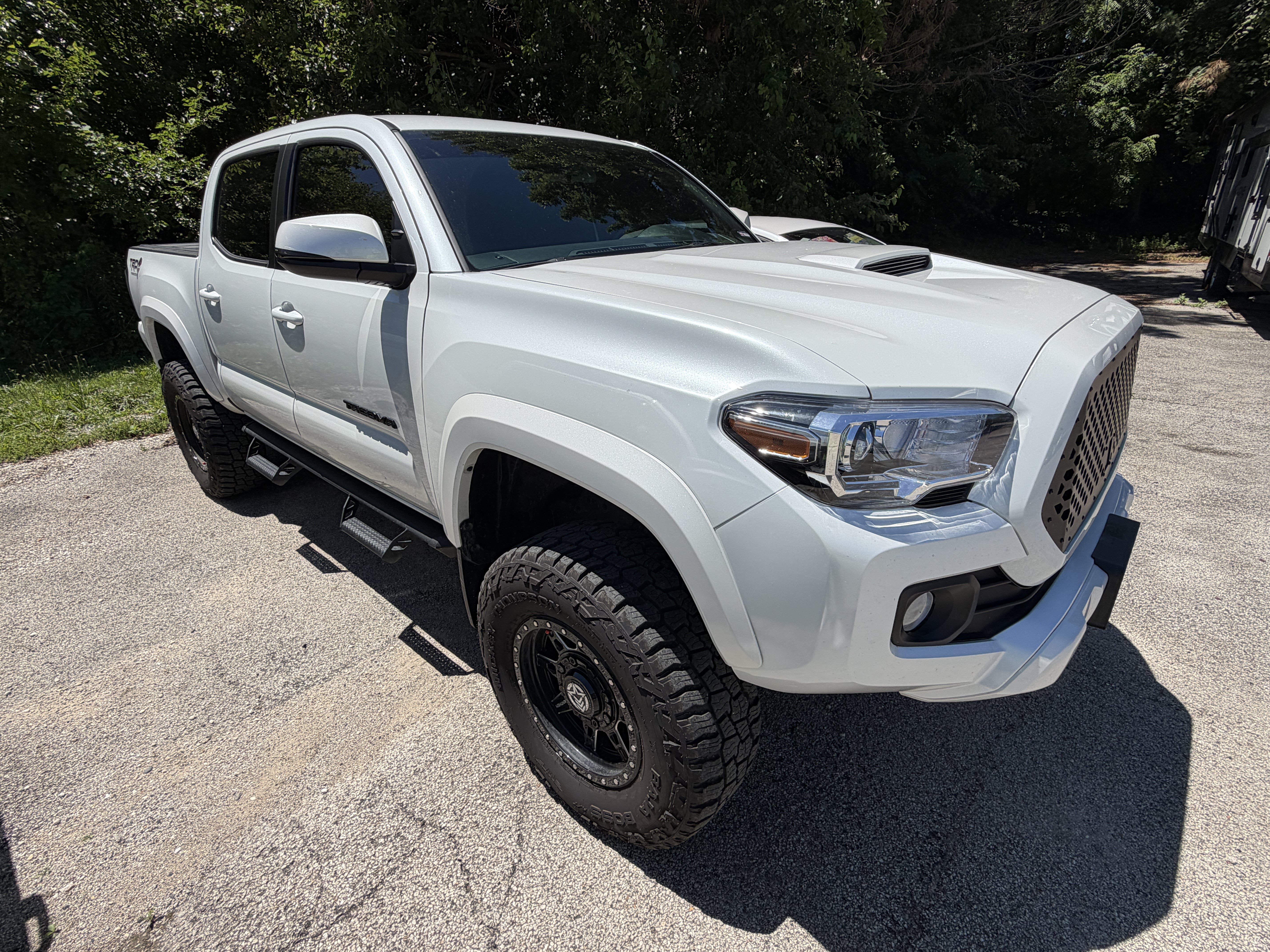 Used 2022 Toyota Tacoma TRD Sport w/ Technology Package AWD/4WD image 16