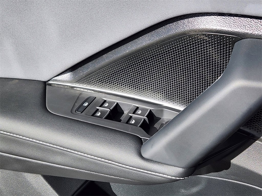 New 2025 Volkswagen Tiguan SE R-Line image 4