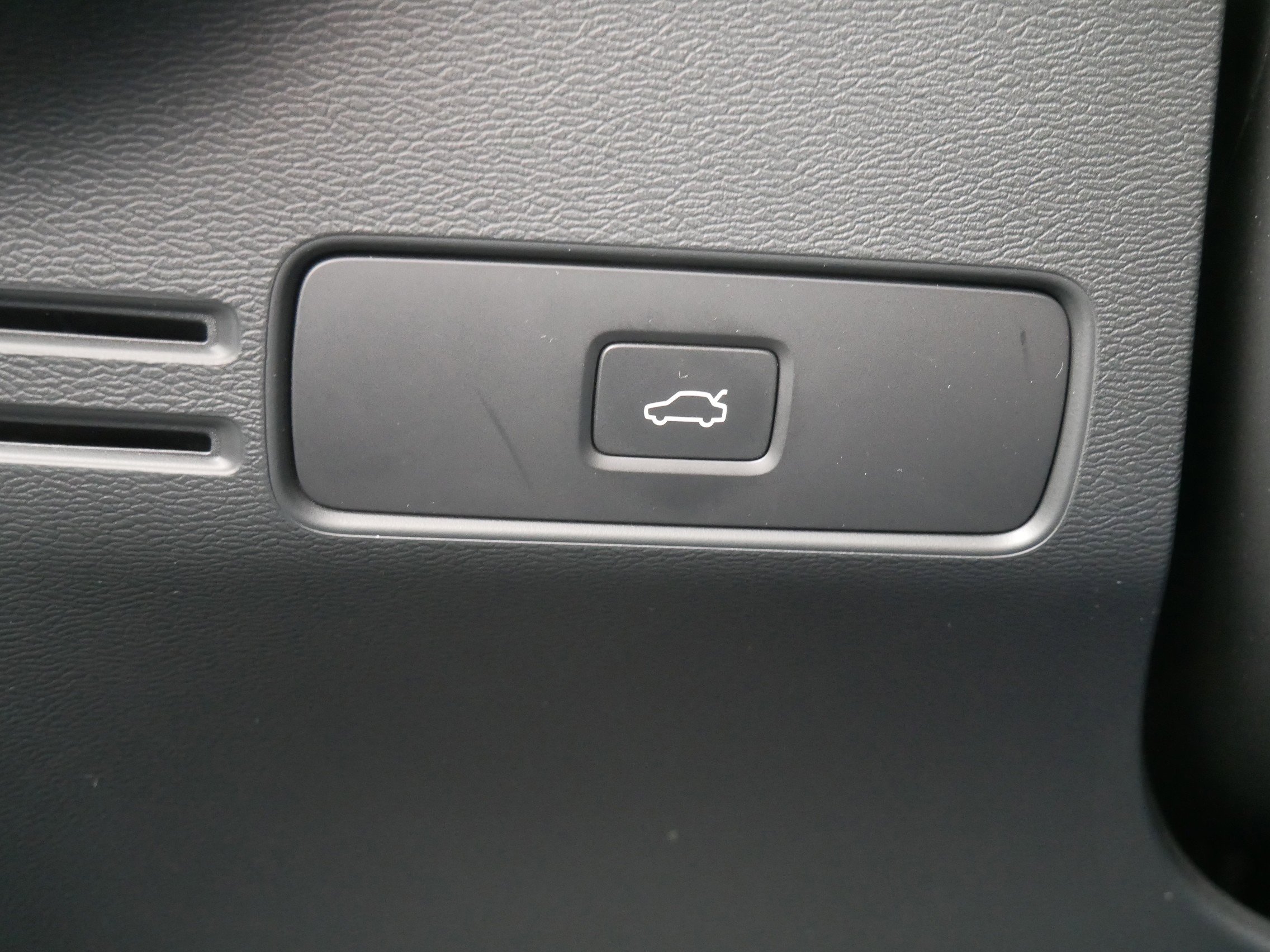 Certified 2023 Volvo C40 P8 Recharge Ultimate image 28