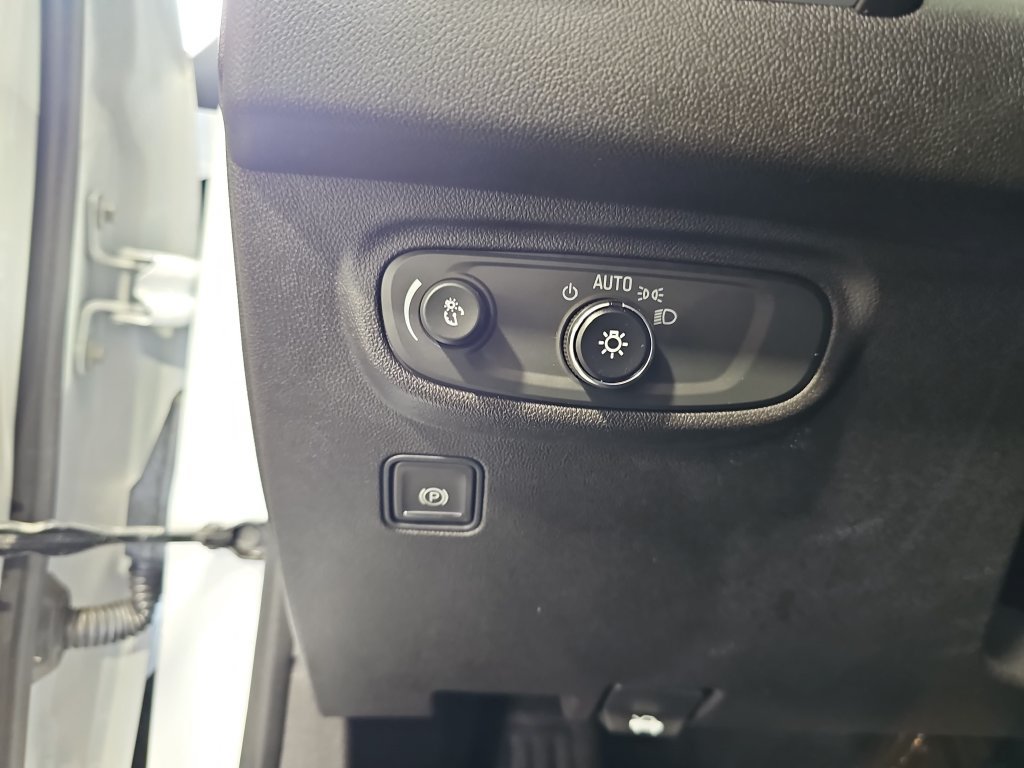 Used 2023 GMC Terrain SLE w/ Driver Convenience Package AWD/4WD image 25