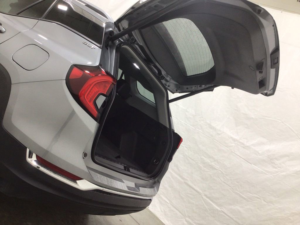 Used 2024 GMC Terrain SLT image 26