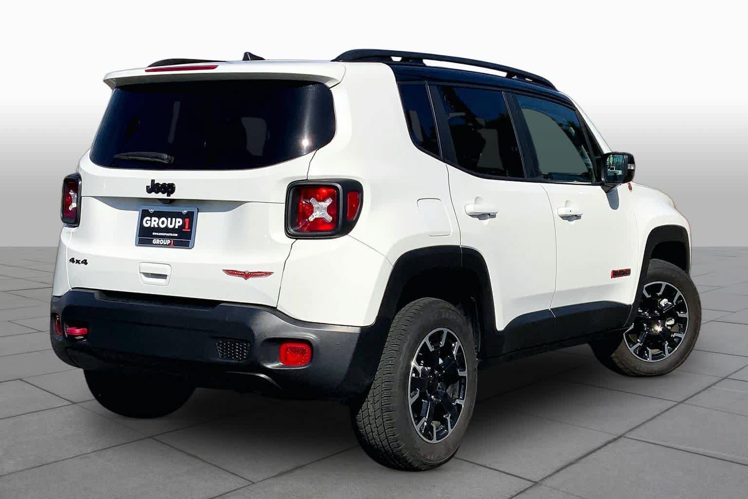 Used 2023 Jeep Renegade Trailhawk w/ Trailhawk Elite Group AWD/4WD image 12