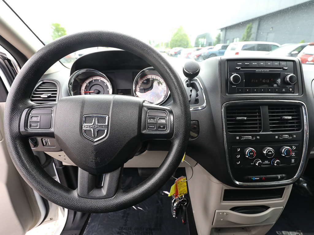 Used 2017 Dodge Grand Caravan SE FWD image 12