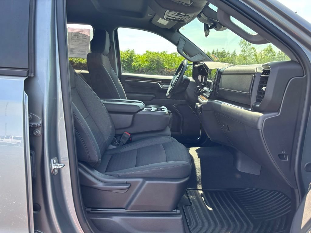 Used 2024 Chevrolet Silverado 1500 LT AWD/4WD image 21