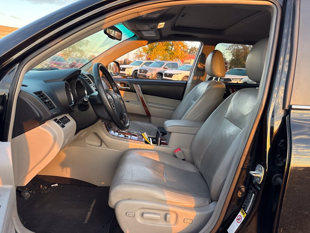 Used 2013 Toyota Highlander Limited AWD/4WD image 17