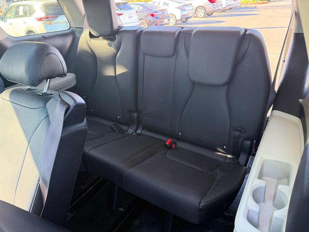 Used 2024 Kia Carnival SX Prestige image 25