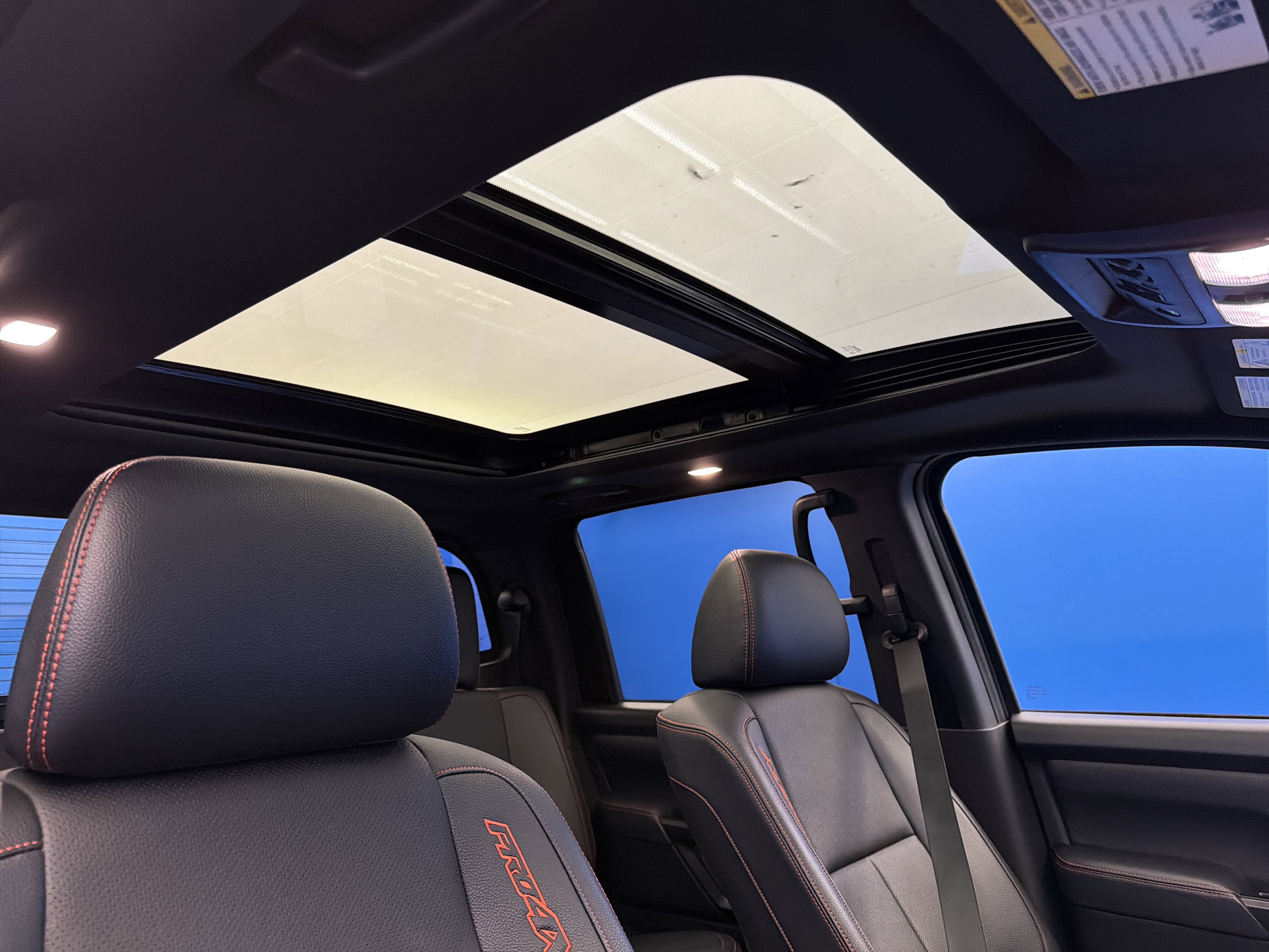 Used 2023 Nissan Titan PRO-4X w/ Pro-4x Convenience Package image 28