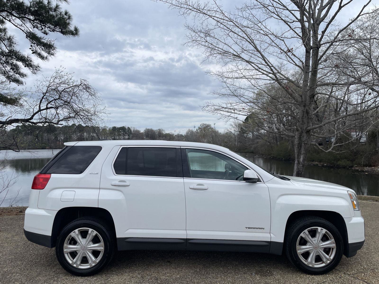 Used 2017 GMC Terrain SLE image 3