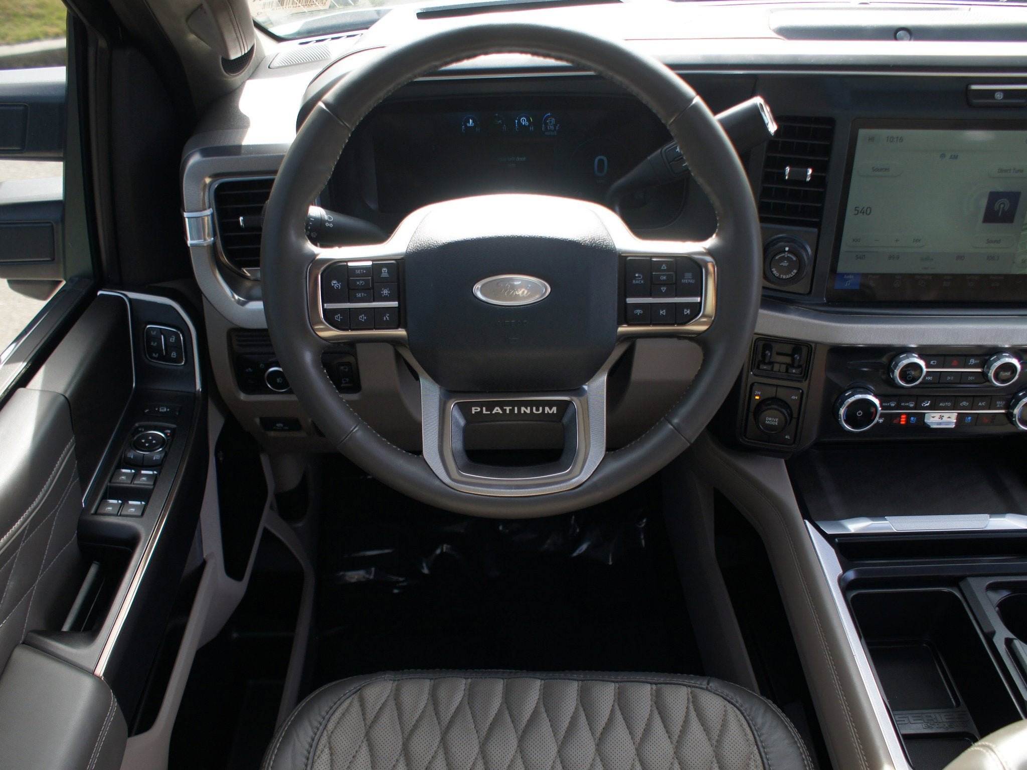 Used 2025 Ford F250 Platinum w/ Platinum Plus Package image 5