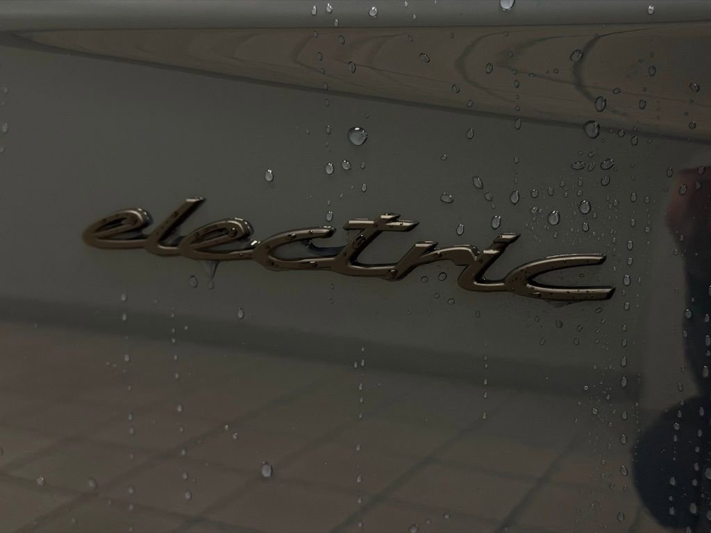 New 2026 Porsche Taycan GTS image 32