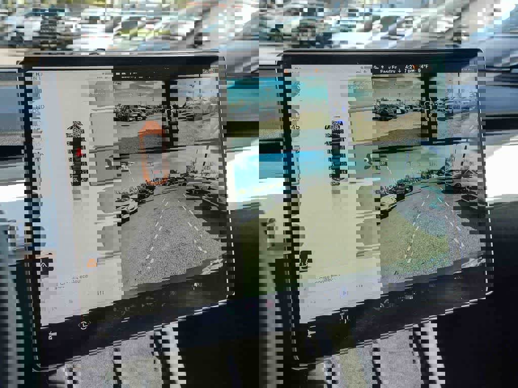 Used 2024 Tesla Model Y Performance image 25