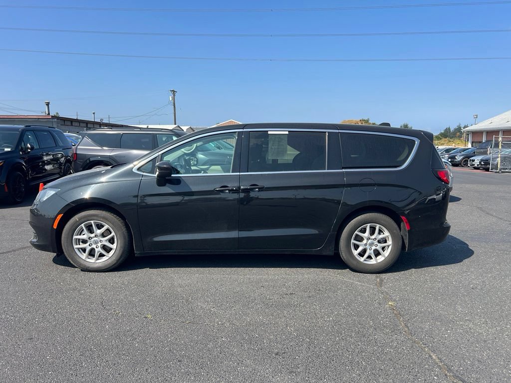 Used 2023 Chrysler Voyager LX FWD image 8