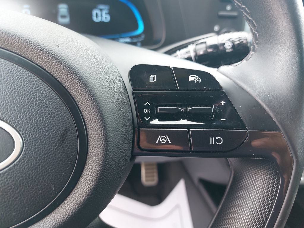 Used 2025 Hyundai Elantra Sport FWD image 15