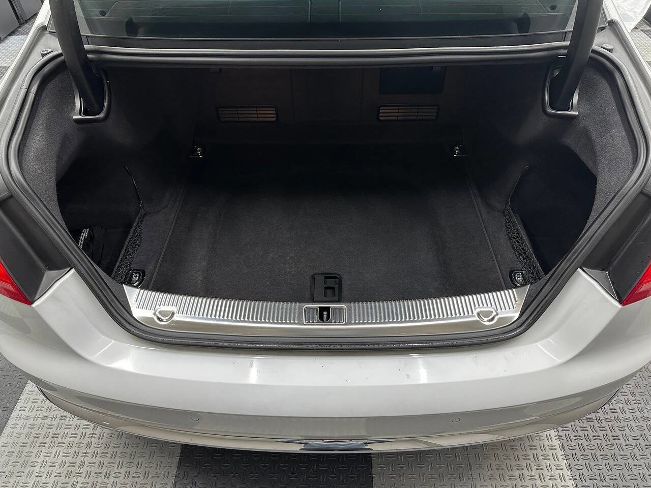 Used 2013 Audi A8 4.0T w/ Convenience Pkg image 20