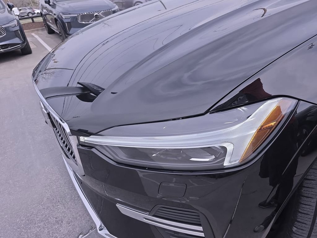 Used 2023 Volvo XC60 B5 Plus image 35