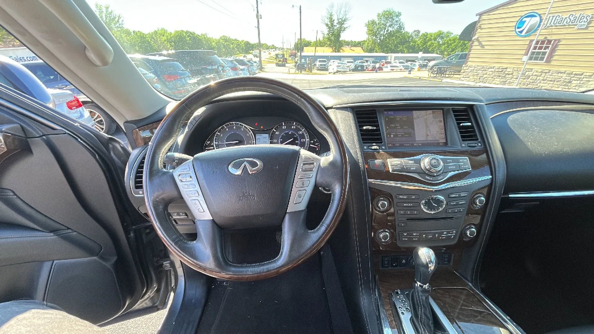 Used 2015 INFINITI QX80 4WD w/ Theater Package image 3