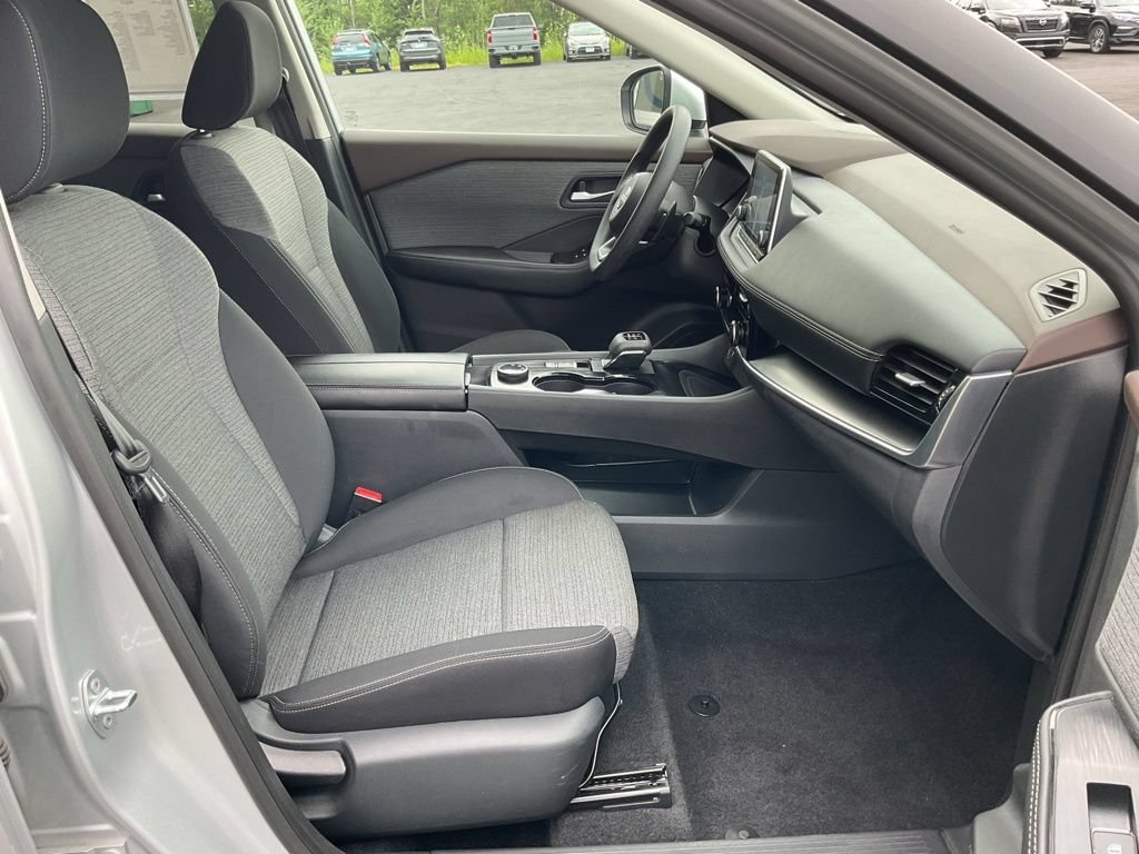 Used 2023 Nissan Rogue SV AWD/4WD image 18