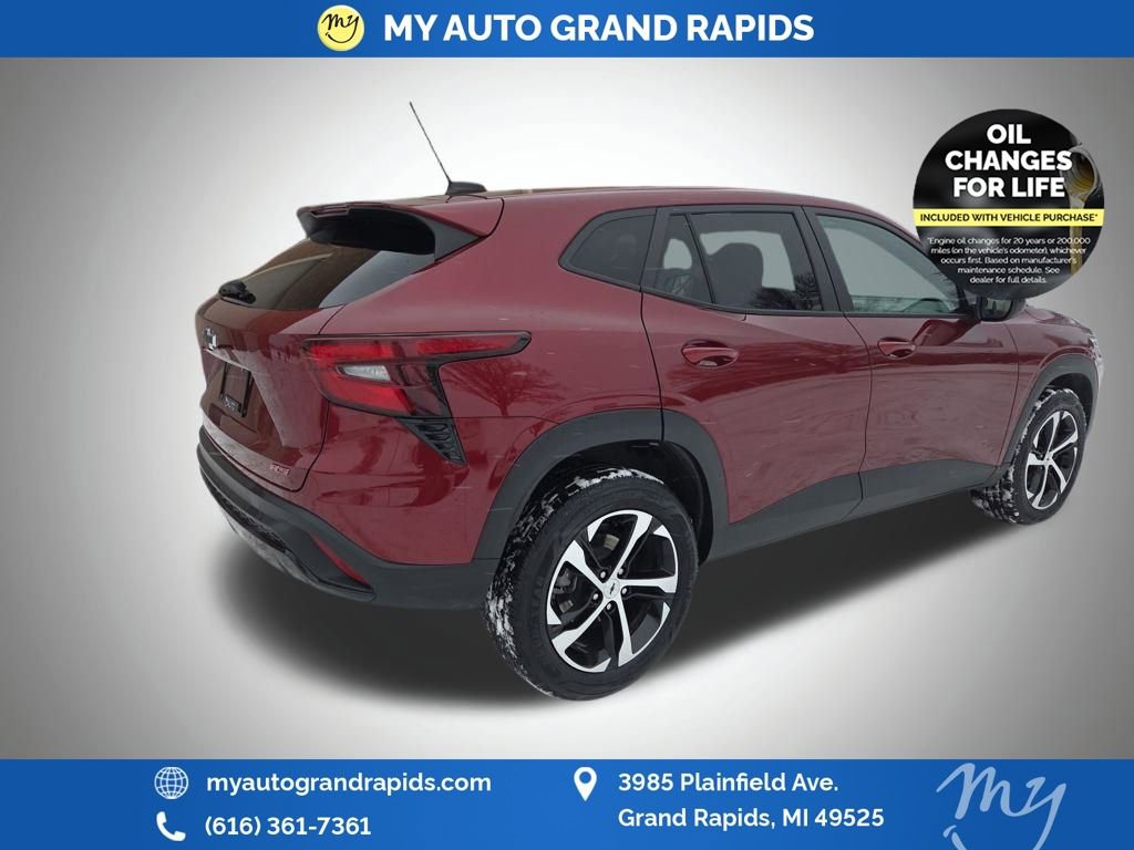 Used 2024 Chevrolet Trax RS image 8