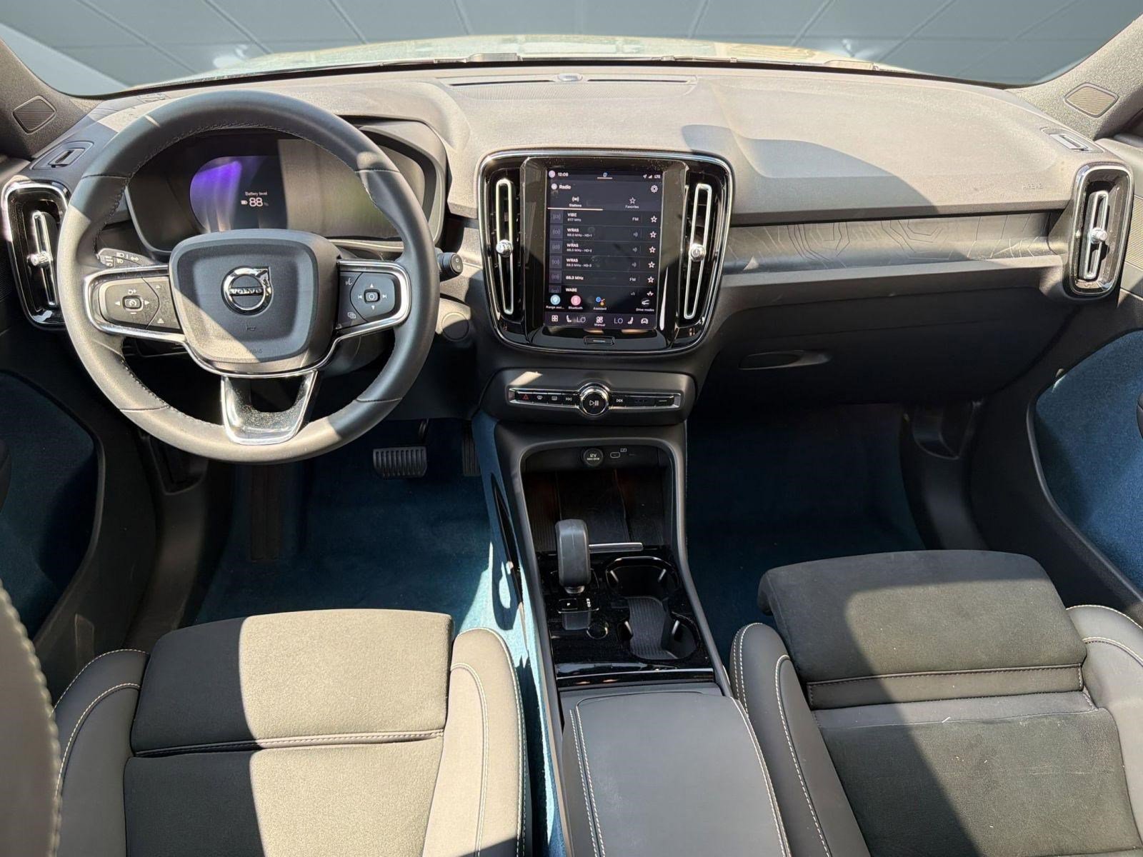 Certified 2023 Volvo XC40 Recharge Plus image 17