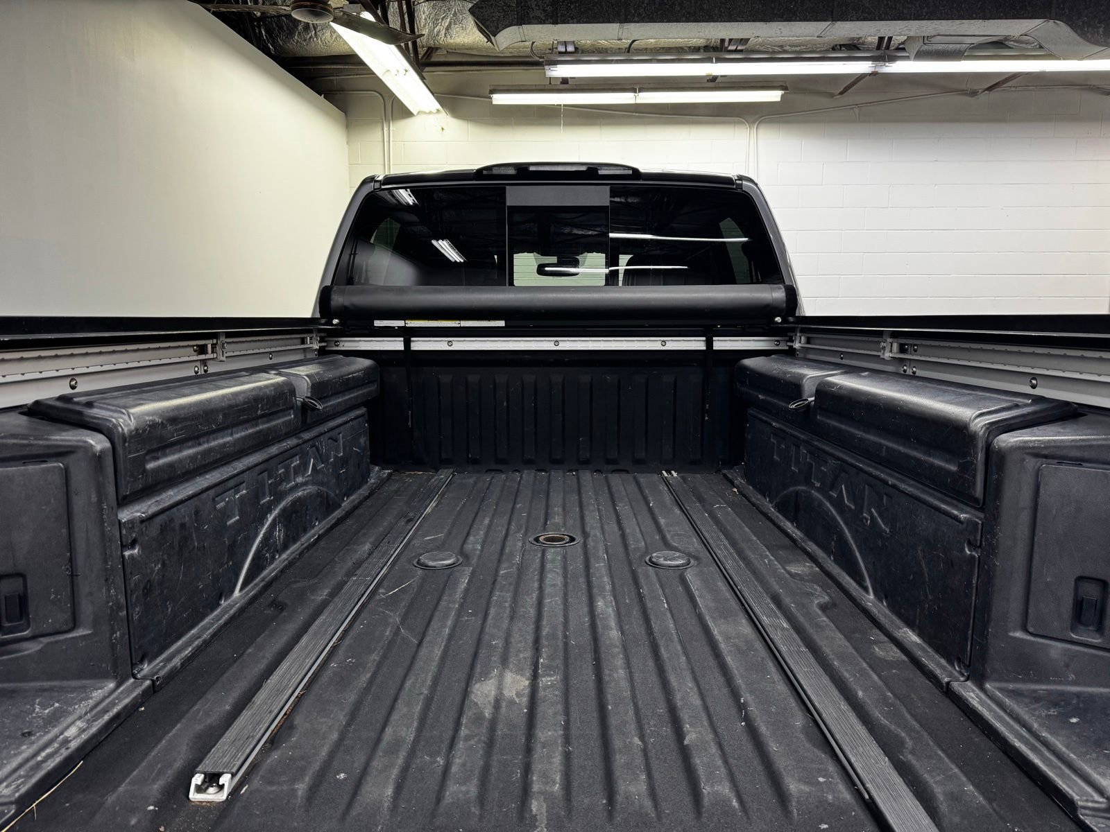 Used 2018 Nissan Titan SL w/ Chrome Package AWD/4WD image 26