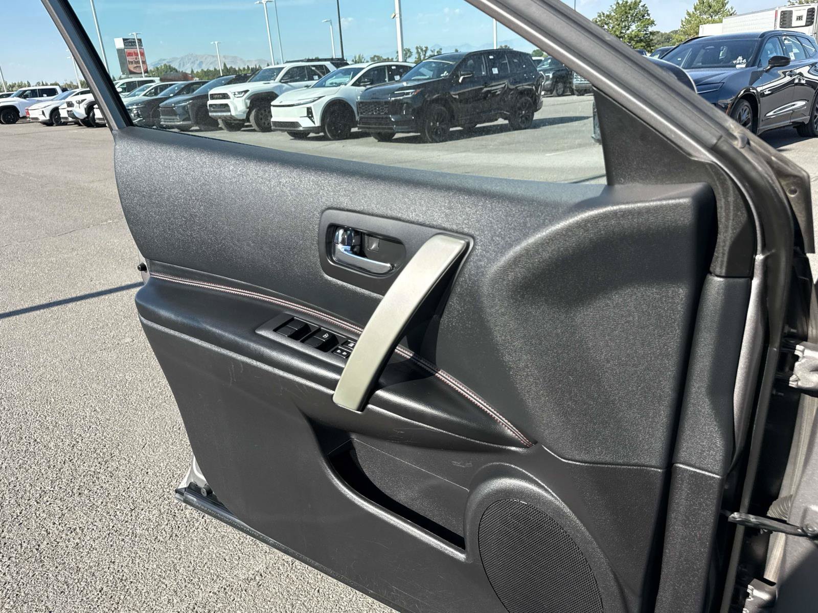Used 2012 Nissan Rogue SL AWD/4WD image 12