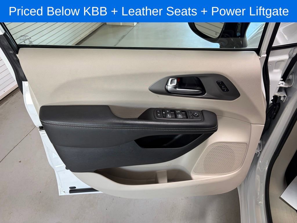 Used 2024 Chrysler Pacifica Touring-L FWD image 9