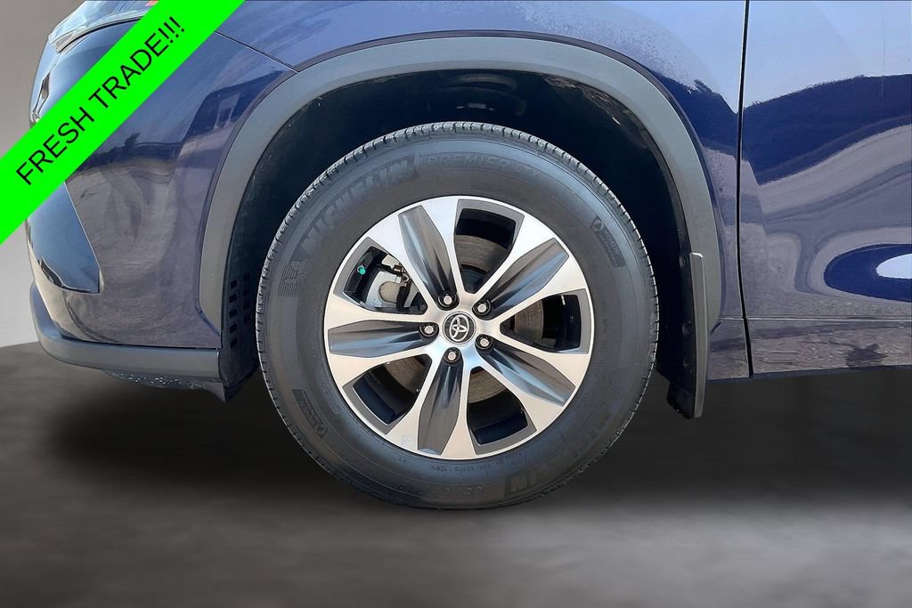 Used 2021 Toyota Highlander XLE AWD/4WD image 34
