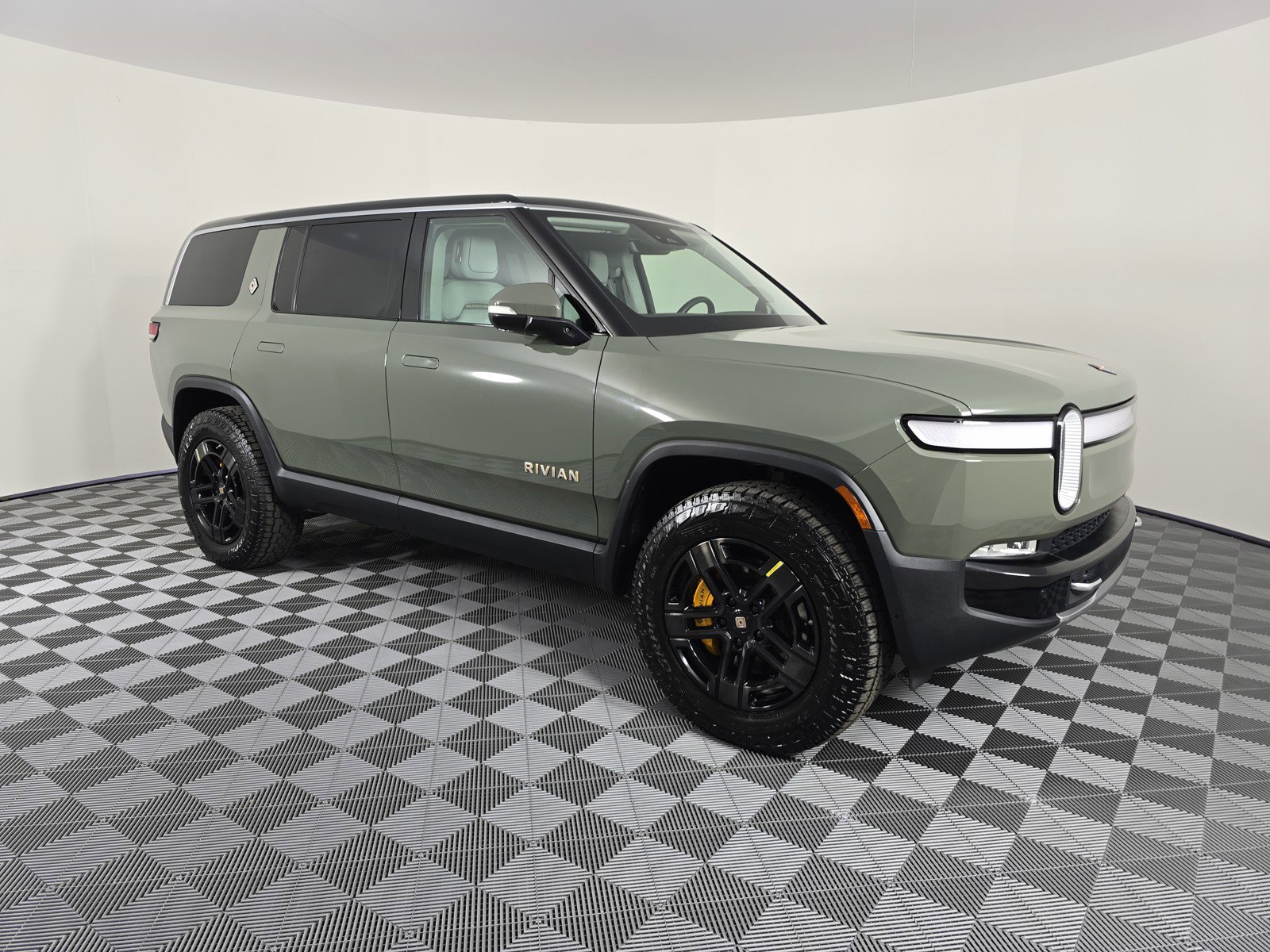Used 2023 Rivian R1S Launch Edition image 7