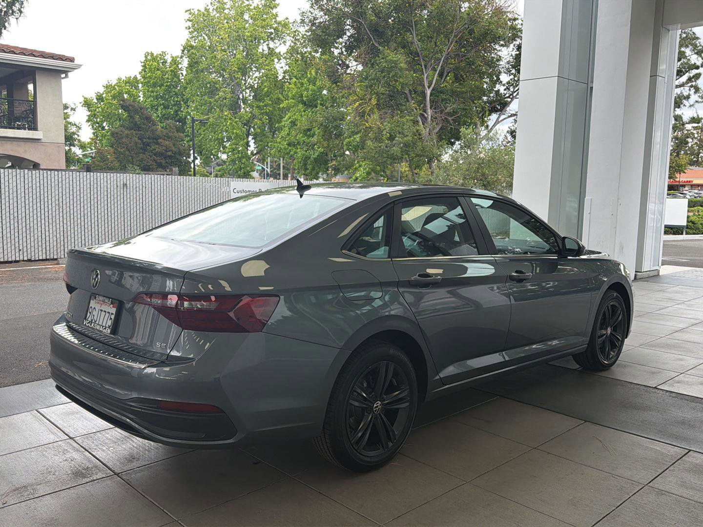 Used 2023 Volkswagen Jetta SE w/ Panoramic Sunroof Package FWD image 5