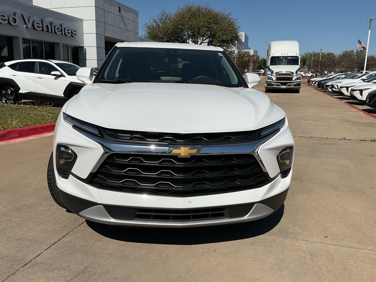 Used 2025 Chevrolet Blazer LT image 3