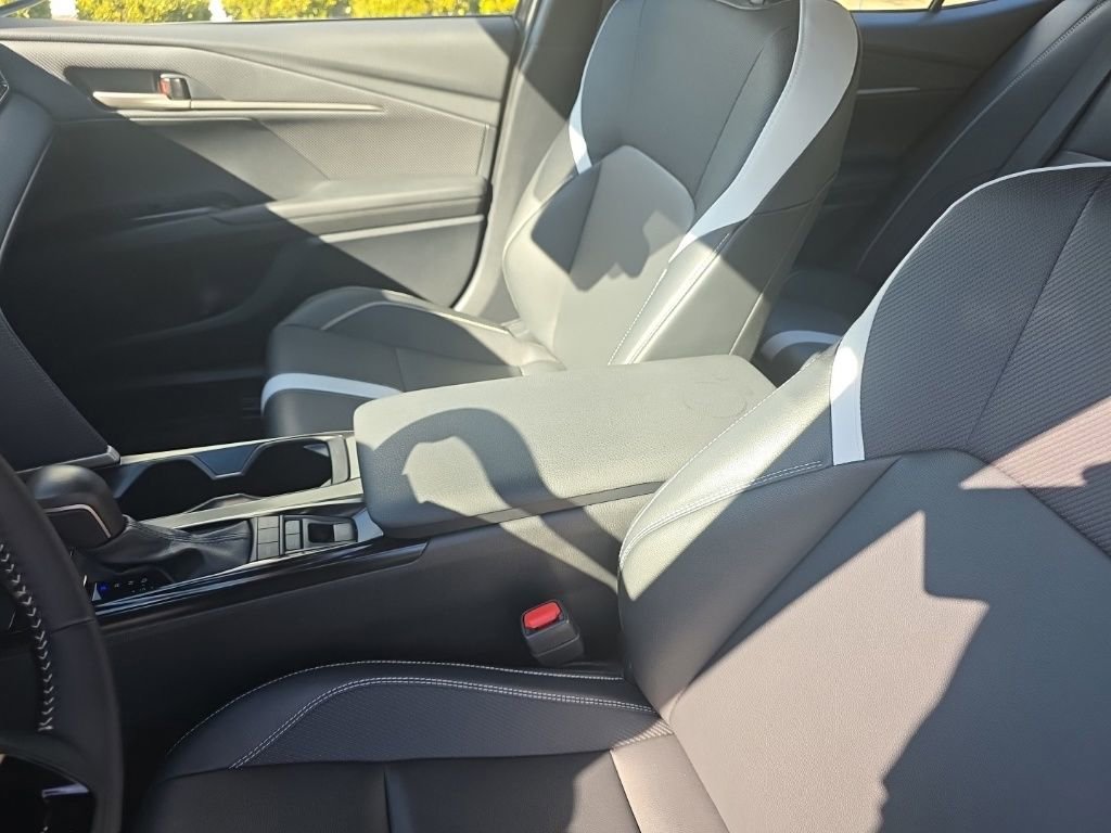 Used 2025 Toyota Camry SE w/ Convenience Package image 23