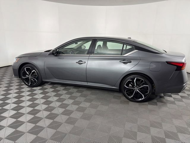 Used 2024 Nissan Altima 2.5 SR FWD image 18