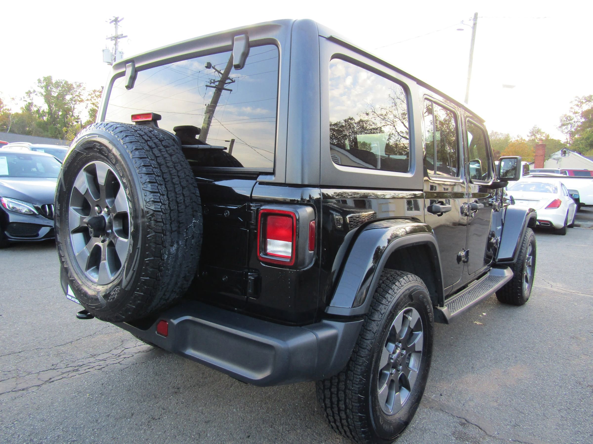 Used 2018 Jeep Wrangler Unlimited Sahara image 7