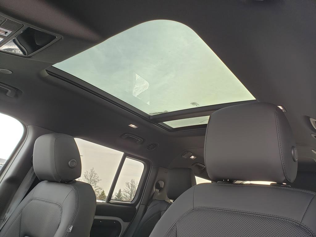 New 2026 Land Rover Defender 130 X-Dynamic SE image 21