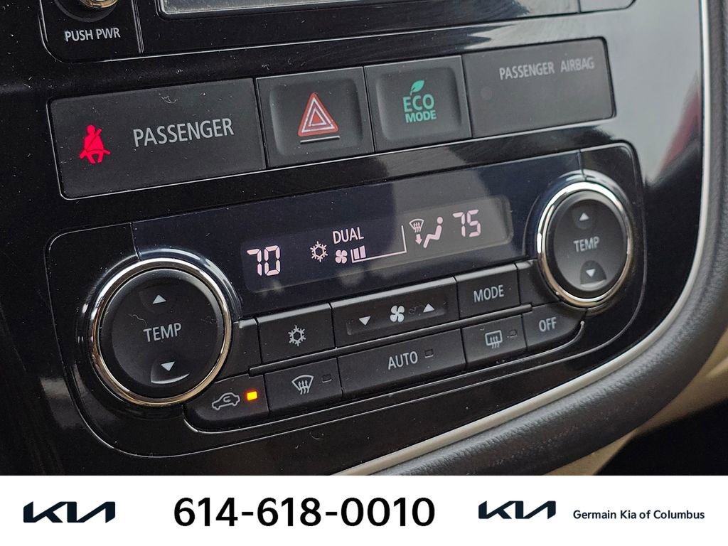 Used 2016 Mitsubishi Outlander SE image 32